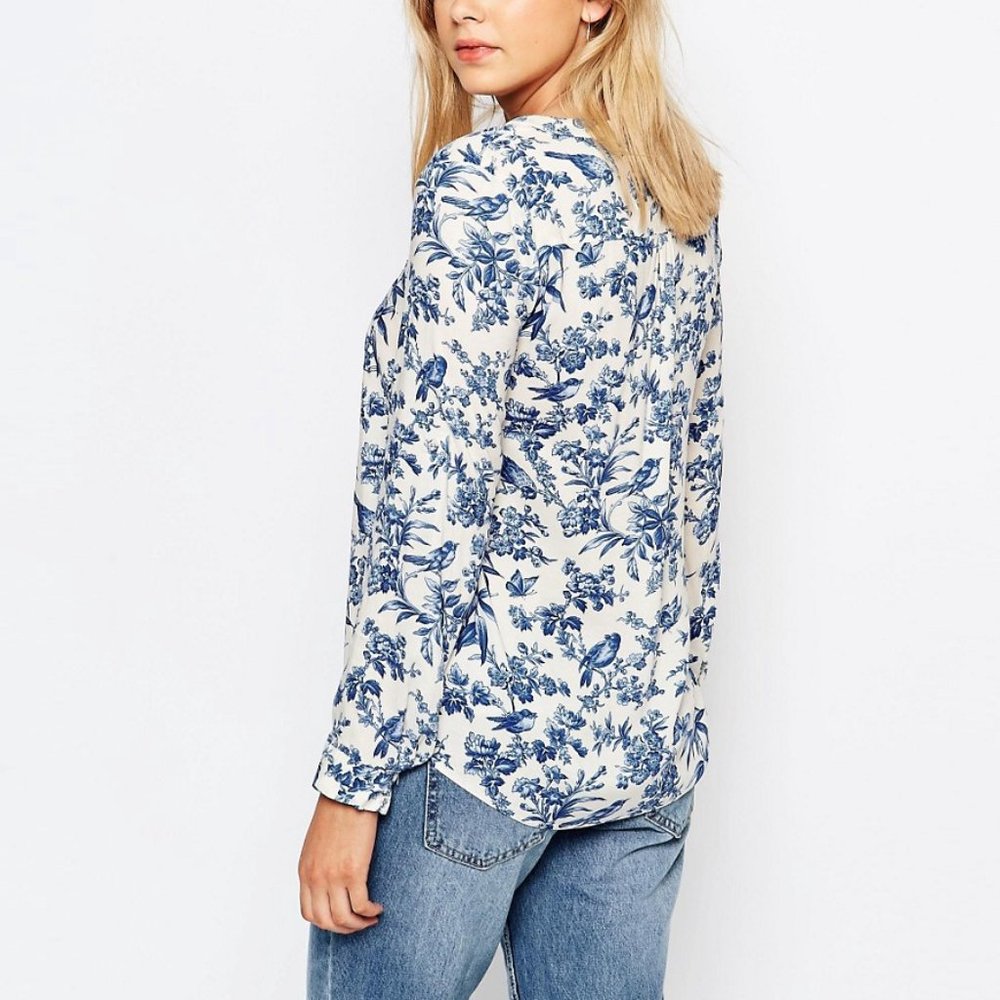 Oasis Floral Bird Print blue and white shirt - Picture 2 of 6